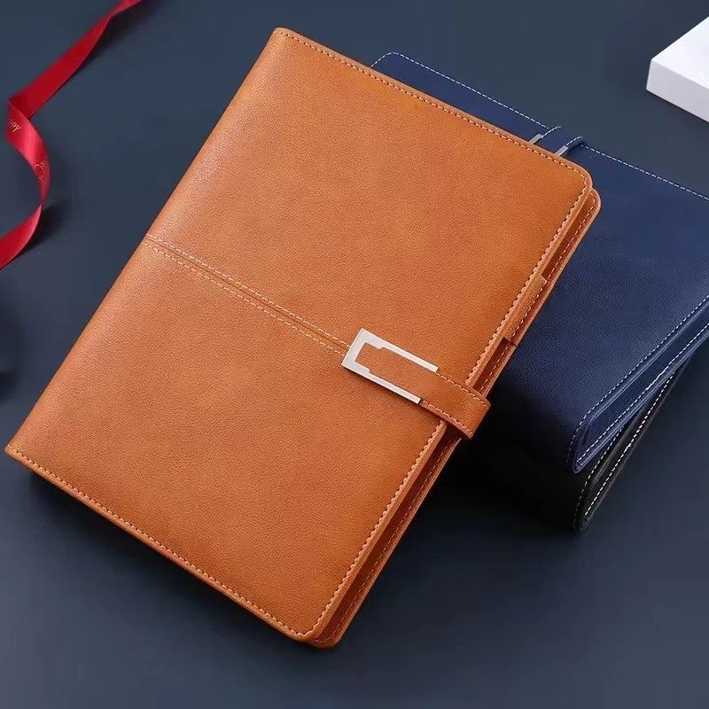 Journal Leather Hardcover - レザー日記帳 A5 ハードカバーノートブック ペン収納付き、女性、男性、学校、オフィス、仕事、日常、旅行用レザーバウンドノート D